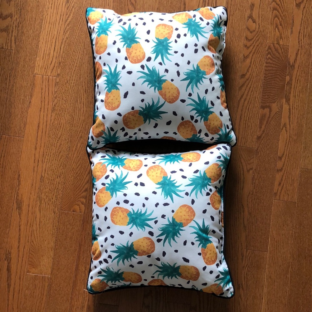 Pineapple decorative pillows